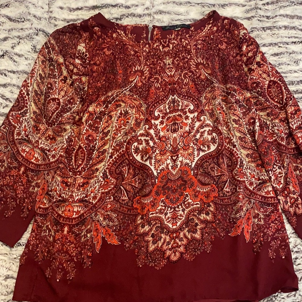Cute top size large.